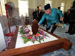 Pada masa ini peranan bendahara diambil alih oleh menteri besar. Sultan Ibrahim Ziarah Makam Diraja Johor Sempena Hari Hol Utusan Borneo Online