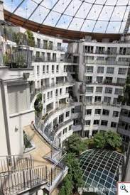 Ehemaliges gaswerk und gasbehälter umgebaut zu einer stadt mit konzerthalle, einkaufszentrum (musik), wohnungen, büros und studentenwohnheim. 23 Gasometer Wien Ideen Gasometer Wien Jean Nouvel