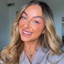 Hello, allow me to introduce myself 👋🏼 I'm Ashleigh, a Registered Nurse  with a background in Paediatric Oncology/Haematology and General Medicine  💊 👩🏼‍⚕️ I started the journey of 'Ashleigh Scott Aesthetics &