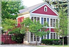 More Historic Homes In Sycamore Illinois Town Country Living Historic Homes Beautiful Homes Sycamore