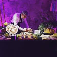 Bar Du Chasseur Assortiment De Terrine Et Decoupe De Charcuterie Devant Les Convives Bref Ca Dechiiire Charcuterie Traiteur Atel Scenes Talk Show