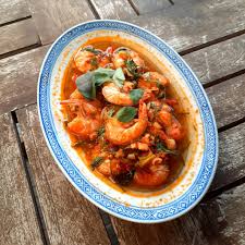 Bahannya tidak cuma ayam atau ikan saja, bahkan cumi dan udang pun bisa dimasak dengan bumbu woku. Udang Woku Manado Shopee Indonesia
