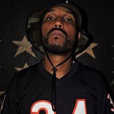 Damien Lemon (@dlemoncomedy)