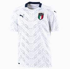 Ich hoffe auf ein trikot mit mehr blauen akzenten als weissen. Italien Auswarts Trikot 2020 21