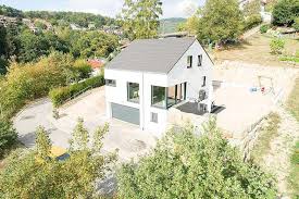 Aussenansicht Mit Grosszugiger Verglasung In 2020 Haus Bauen Moderne Architektur Haus
