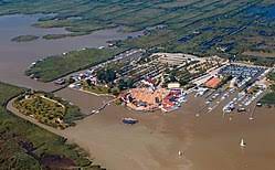 Alle auftritte finden auf der größten freilichtbühne der welt statt, die sich auf einem see im nationalpark befindet und damit mitverantwortlich für den namen des festivals ist. Seefestspiele Morbisch Wikipedia