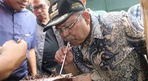 Ternak dan cara budidaya lebah madu liar apis cerana hutan dan trigona sp klanceng kelulut di jawa tengah khasiat dan manfaat madu jual madu murni asli sukoharjo solo wonogiri. Budidaya Madu Kelulut Beromzet Rp6 Juta Per Bulan Korankaltim Com