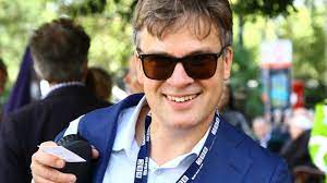 Upon his graduation, he began his career as a reporter for the times as an ireland correspondent, where he covered the initial stages of the peace process. Djruqayvcaferm