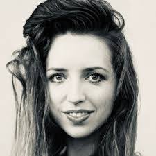 Erin Desmond's Instagram, Twitter & Facebook