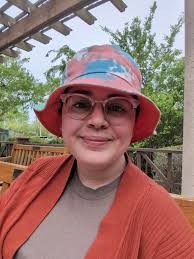 Looking for cool friends to hang out with in Jacksonville, 35, library  worker