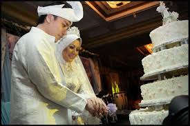 Supaya tidak mendapat malu puteri itu harus meninggalkan wajak menuju ke suatu hutan perawan di daerah wahung, disitu dia melahirkan bayinya dibuang ketempat yang sunyi. Royal Wedding Dinner Dr Munzir Dan Puteri Intan Zarith Kota Bharu Kelantan Blog Ayienazri Thuke Phuko Gamba