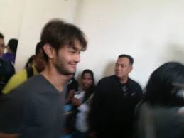 Seorang pemuda, amal adil alias, 26 tahun, dituduh di bawah sesyen 302 kanun keseksaan kerana membunuh tunangnya Farid Kamil Diikat Jamin Rm12 000 Mula Dibicara 5 Mac Depan Media Hiburan