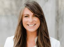 Mandy Gill's Instagram, Twitter & Facebook