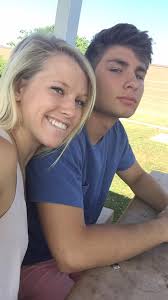 The Values Of A Small Town It really does take a community. Alison VanHoof  Alison VanHoofMay 23, 2016 There are infinite pros and cons while growing  up in a small town. There