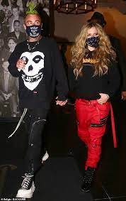 He played college football at mississippi state. Avril Lavigne Puts On A Punk Display As She Cozies Up To New Beau Mod Sun For Date In West Hollywood Aktuelle Boulevard Nachrichten Und Fotogalerien Zu Stars Sternchen