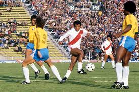 Uma verdadeira aula como jogar futebol. Nasl Teofilo Cubillas