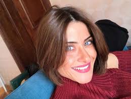 هيدي كرم نشرت صورة عائلتها على حسابها الشخصي عبر موقع «انستجرام»، حيث ظهرت في الصورة مع ابنها، وكذلك والدتها، وظهر معها لأول مرة والدها، وكذلك شقيقتها موديل الإعلانات، والتي كانت بطلة كليب «اطمني» للفنان أحمد فوزي. Ù‡ÙŠØ¯ÙŠ ÙƒØ±Ù… Ø¨ØµÙˆØ±Ø© Ù…Ø¹ Ø§Ø¨Ù†Ù‡Ø§ Ø§Ù„Ø´Ø§Ø¨ Ø§Ù„ÙˆØ³ÙŠÙ… ØªØ´Ø¹Ù„ Ù…ÙˆØ§Ù‚Ø¹ Ø§Ù„ØªÙˆØ§ØµÙ„ Ø§Ù„Ø§Ø¬ØªÙ…Ø§Ø¹ÙŠ Ø¯Ù†ÙŠØ§ Ø§Ù„ÙˆØ·Ù†