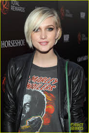 For sheer sophistication and contemporary urban chic, this fabulous style is very hard to beat! Ashlee Simpson Jessica Is Going To Be A Good Mommy Photo 2635314 Ashlee Simpson Kourtney Kardashian Lance Bass Pregnant Celebrities Shenae Grimes Pictures Just Jared