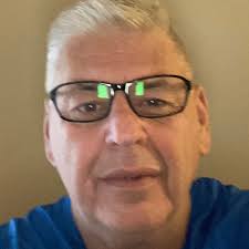 What are some romantic hotels overlooking Canadian Falls?