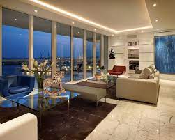 Sofa Mitten Im Raum Einrichtungstipps Wohnraum Deckenhohe Fenster Marmor Boden Aussicht Wasserbli Strand Wohnzimmer Luxuriose Inneneinrichtung Innenarchitektur