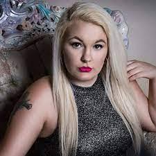 April Wolfe's Instagram, Twitter & Facebook