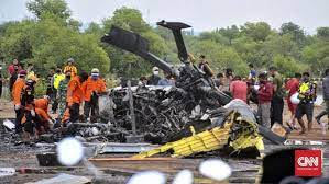 Pada hari selasa 04/07/2017, sebuah helikopter tempur milik au india juga dilaporkan jatuh saat dalam proses evakuasi korban banjir. Kadispenad Ungkap Kronologi Helikopter Tni Ad Jatuh Di Kendal