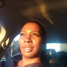 Tracey Pitts's Instagram, Twitter & Facebook