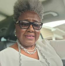 Carol Simmons's Instagram, Twitter & Facebook