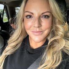 Bethany Willard's Instagram, Twitter & Facebook