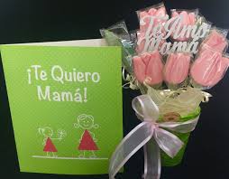 ¿cuál es el arreglo floral más vendido para regalar con motivo del 10 de mayo? Arreglo Galletas Para 10 De Mayo Canasta Rosa