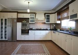 İsterseniz mutfak dolaplarınızı kapaklı, kapaksız, raf şeklinde de yaptırabilir veya dolaplarınız içlerini de renkli kağıtlarla kaplayabilir veya boyayabilirsiniz. Kadinlarin Hayat Ansiklopedisi Part 347 Mutfak Dolaplari Luks Mutfaklar Mutfak Dolabi