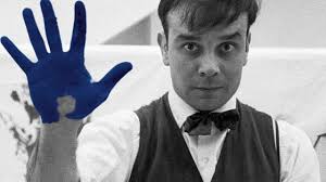 Yves Klein: O Mestre do Azul e Além