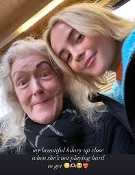 Hilary Hobson's Instagram, Twitter & Facebook