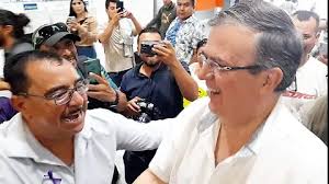 Reciben a Marcelo Ebrard con grupo musical en Ciudad Juárez VIDEO