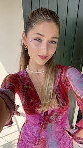 Emilia Renner's Instagram, Twitter & Facebook