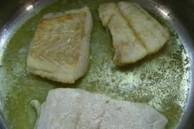 >4 filetes de merluza (100 a 150 grs c.u.) >3 patatas medianas cortadas en rodajas. Receta De Filetes De Merluza