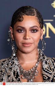 Beyoncé smiles for the camera during the austin powers in goldmember premiere at the universal amphitheatre in universal city, california. The Inspiration Behind Beyonce S Best Black Is King Hair Looks Hji