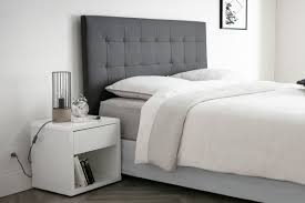 Un chevet suspendu (chevet droit) aux lignes épurées et au design original. Table De Chevet Design Laquee Blanche Elio Miliboo