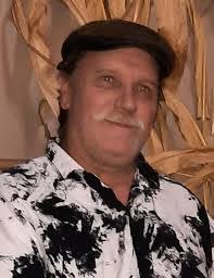 Dennis Richard's Instagram, Twitter & Facebook