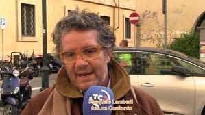 VIA STROZZI IL MURALE CHE FA DISCUTERE