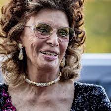 One of the world's most iconic movie stars, sophia loren has built a formidable acting career, effortlessly moving back and forth between major hollywood films and. Sophia Loren Aktuelle News Infos Bilder Bunte De
