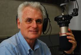 Hombres (y mujeres) de radio: Carlos Ulanovsky: “Hablar tanto de la TV le  quita identidad a la radio”