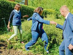 We did not find results for: Wenn Andrea Nahles Plotzlich Im Vorgarten Steht