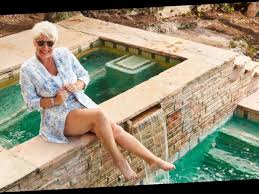 Via the benidormtweets twitter feed, it was revealed that welch will have a part in the upcoming series 4 of benidorm.7 she played the part of 'scary mary'. Inside Denise Welch S Incredible Hollywood Home As She Opens Up On Conquering Her Demons Showcelnews Com