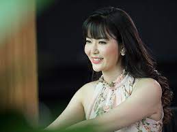 Hoa hậu thu thuỷ sinh năm 1976. Xot Xa Tinh Cáº£nh Gia Ä'inh Hoa Háº­u Thu Thuá»· 2 Cuá»™c Hon Nhan Tan Vá»¡ VÆ°á»£t Qua Ä'iá»u Tiáº¿ng An Nhien Lam Máº¹ Ä'Æ¡n Than á»Ÿ Tuá»•i 45