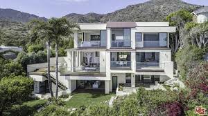 A sprawling malibu compound with breathtaking views over the pacific ocean has reportedly sold for $50,000,000. The Best Custom Home Builders In Malibu California Before After Photos