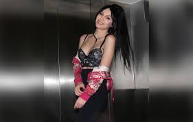 Experience Plastic Martyr's seductive power - nude photos that ignite desire