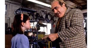 Dans le film, ils le font à contrecœur, la mère disant que matilda était la seule fille qu'ils avaient eue et qu'ils ne l'ont jamais comprise. Matilda Movie Review
