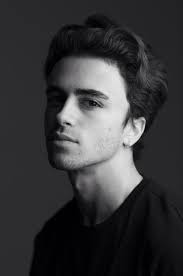 The show hasn't even aired. Is It Just Me Or Just Samuel Itzan Escamilla Look Like A Young Enrique Iglesias Like Damn The Resemblance Is Uncanny Elitenetflix