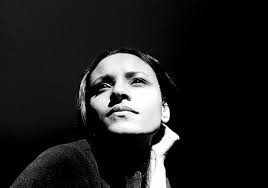 Ez Silva: 'De gesloten ogen staan symbool voor een stukje pijn dat anderen  niet willen zien'